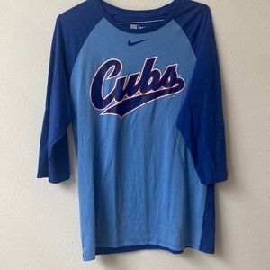 Chicago Cubs 3/4 length sleeve t-shirt. Size L.